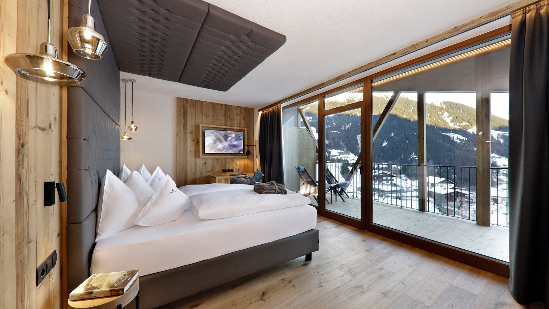 The best spot in the Ridnauntal valley Modern hotel room with large balcony and mountain view in winter