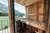 Galleria immagini Sauna in legno con panca e vista su una valle alpina