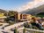Galleria immagini Hotel in un villaggio alpino con montagne verdi sullo sfondo