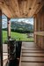 Galleria immagini Sauna in legno con vista panoramica su prati verdi e montagne