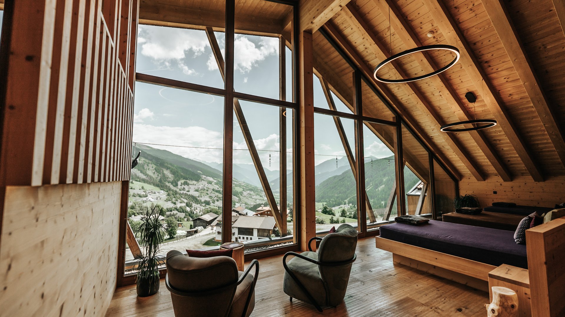 The best spot in the Ridnauntal valley Cozy room with large windows and mountain view in wooden house