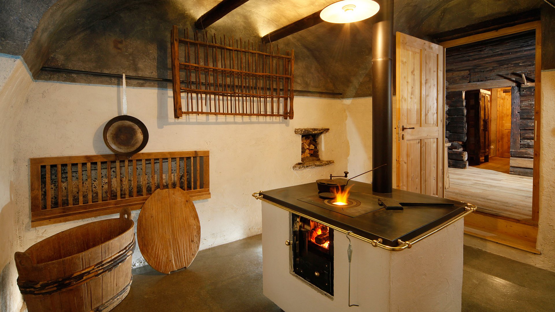 The historical Chalet Gratznhäusl Traditional kitchen with wood stove and rustic wooden walls
