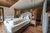 Galleria immagini Camera da letto accogliente con letto matrimoniale, pavimento e pareti in legno