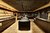 Moderne rustikale Küche mit Buffet und Holzboden