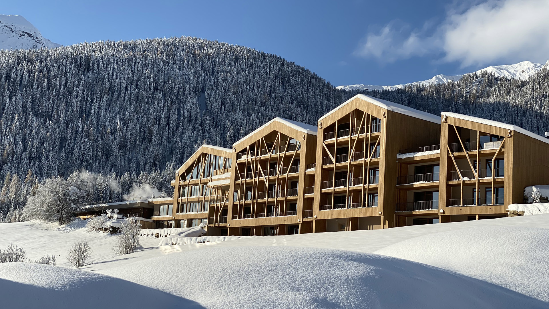 The best spot in the Ridnauntal valley Modern wooden houses in snowy mountain landscape under clear blue sky